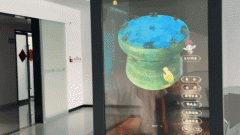 要对着她说“你好 